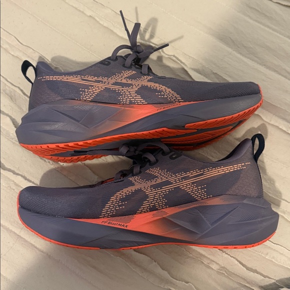 Women’s ASICS Novablast 5 - Picture 1 of 5